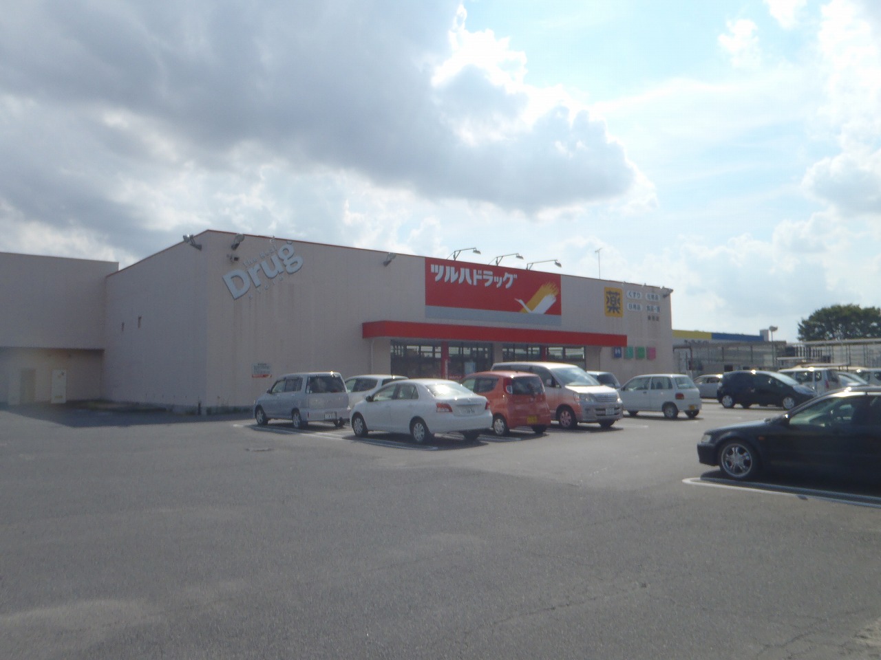 Dorakkusutoa. Tsuruha drag Katsuta shop 1040m until (drugstore)