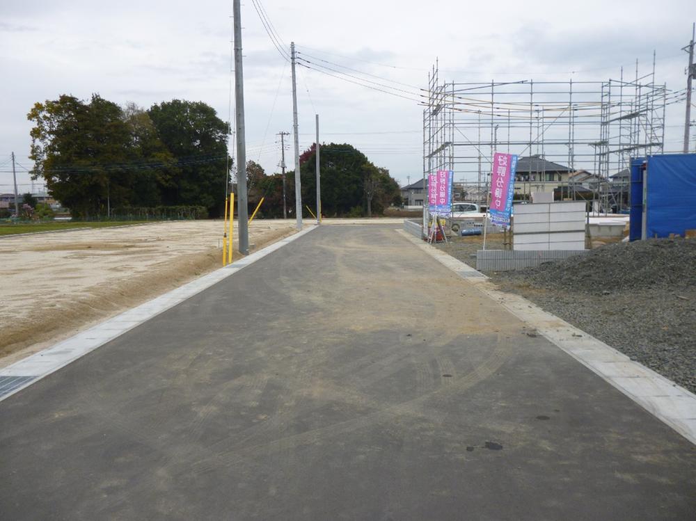 Local photos, including front road. Northwest side 6m public road