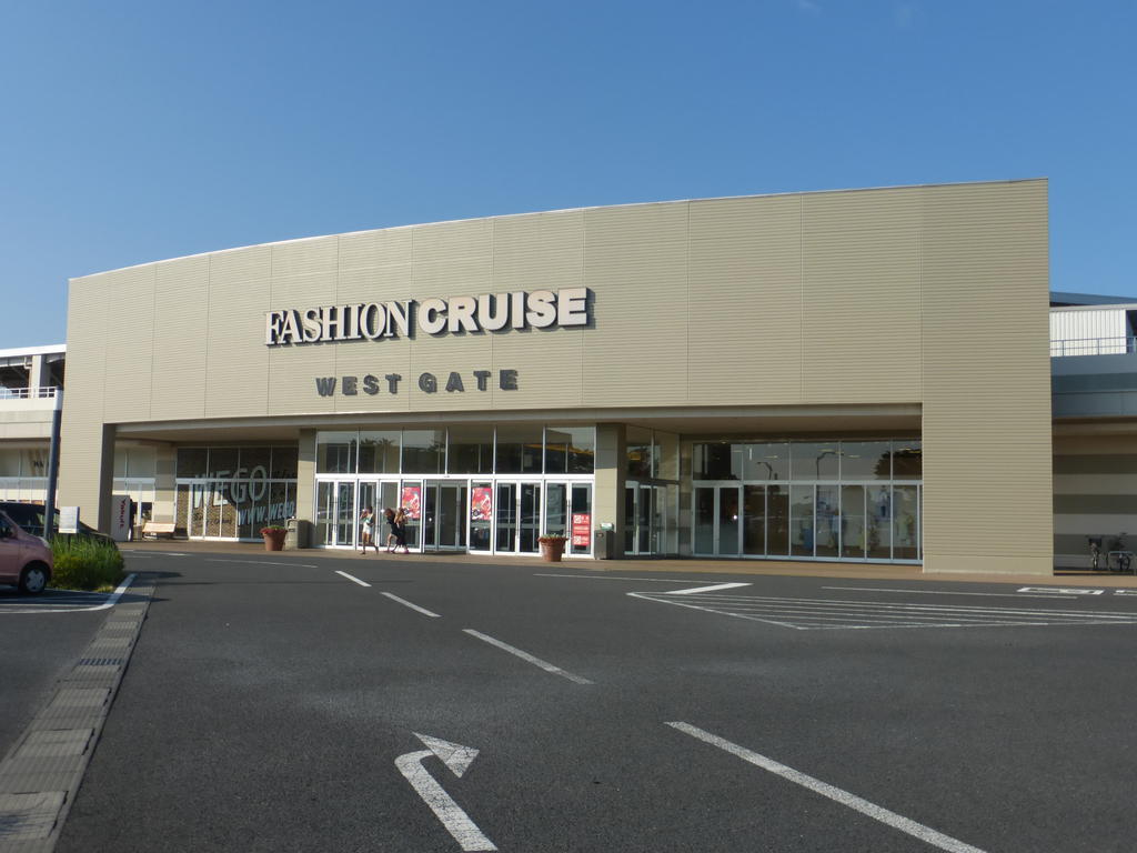 Shopping centre. Uniqlo Hitachinaka Newport store up to (shopping center) 3394m