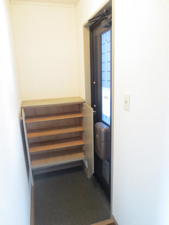 Entrance. Entrance ・ Shoe box