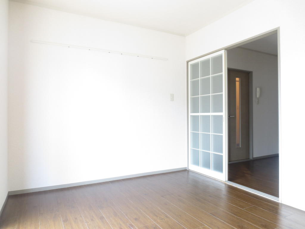 Other room space. Western-style 6 Pledge