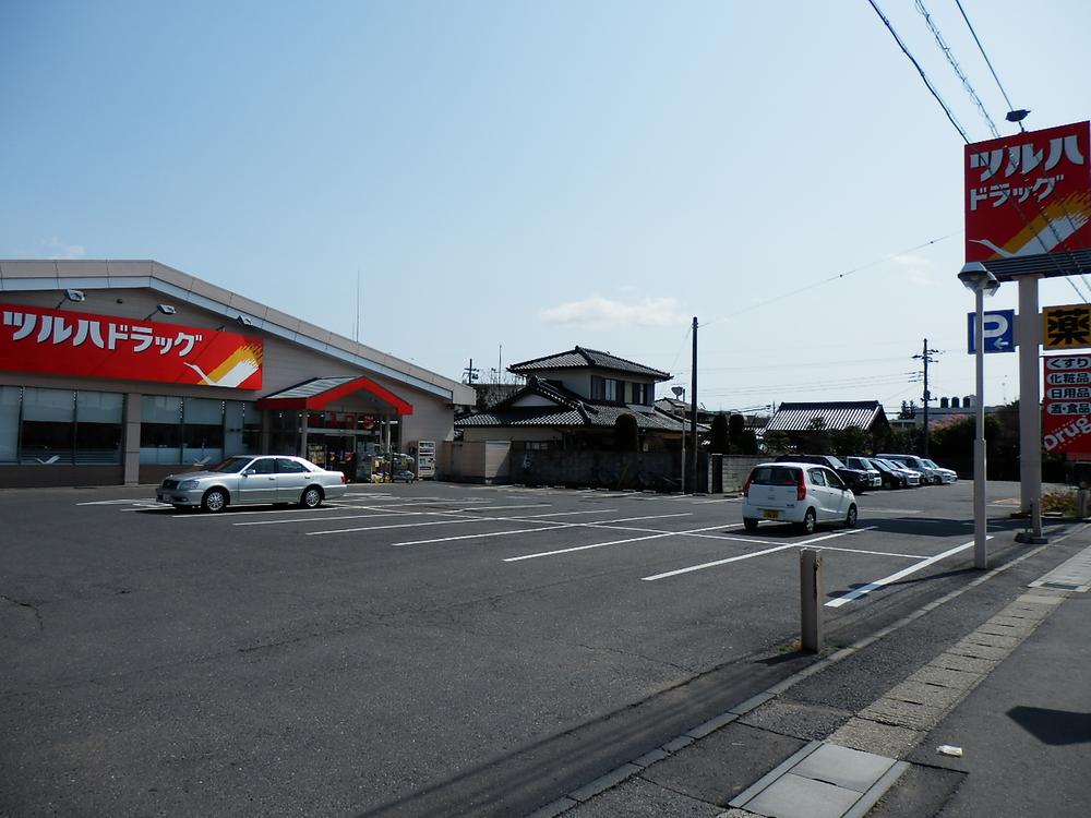 Drug store. Tsuruha 230m to drag