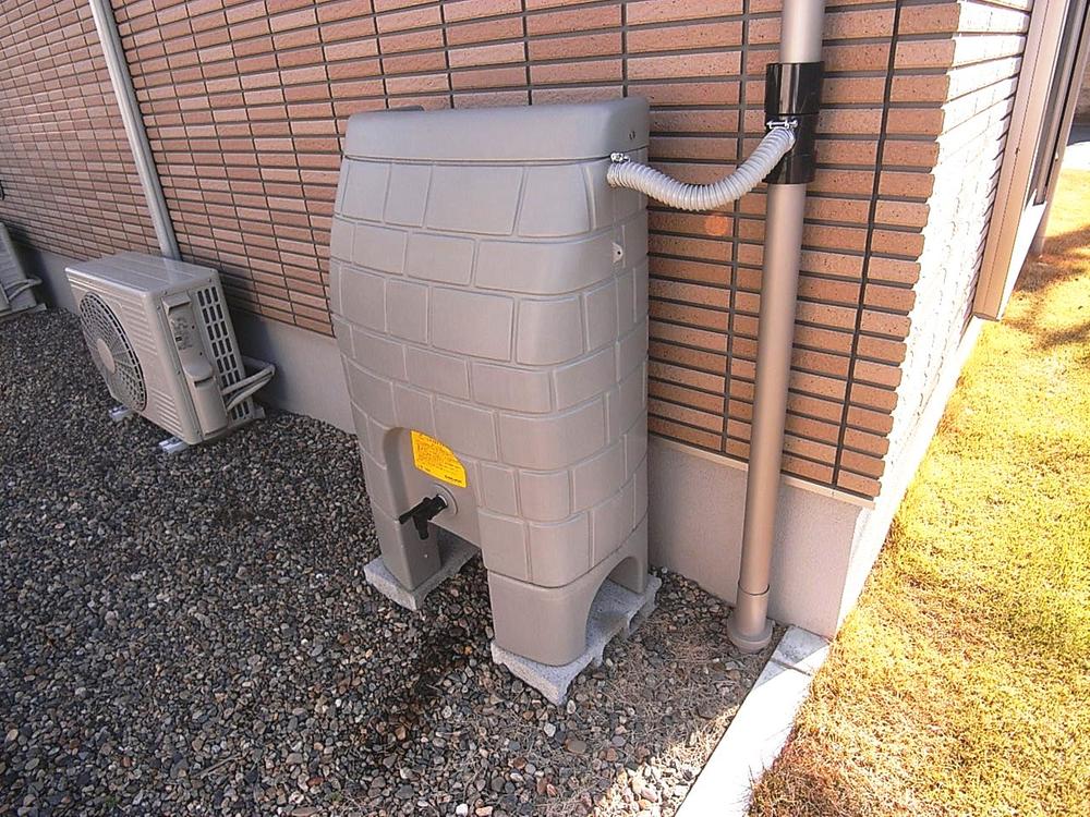 Other Equipment. It is a tank that can water the rain water just in case. But it can not be used as drinking water, Can you use a bit of domestic water. 