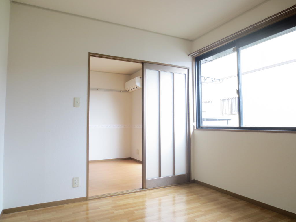 Living and room. DK6 Pledge