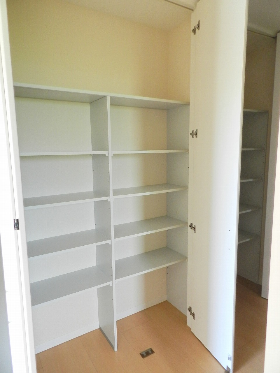 Receipt. Entrance storage