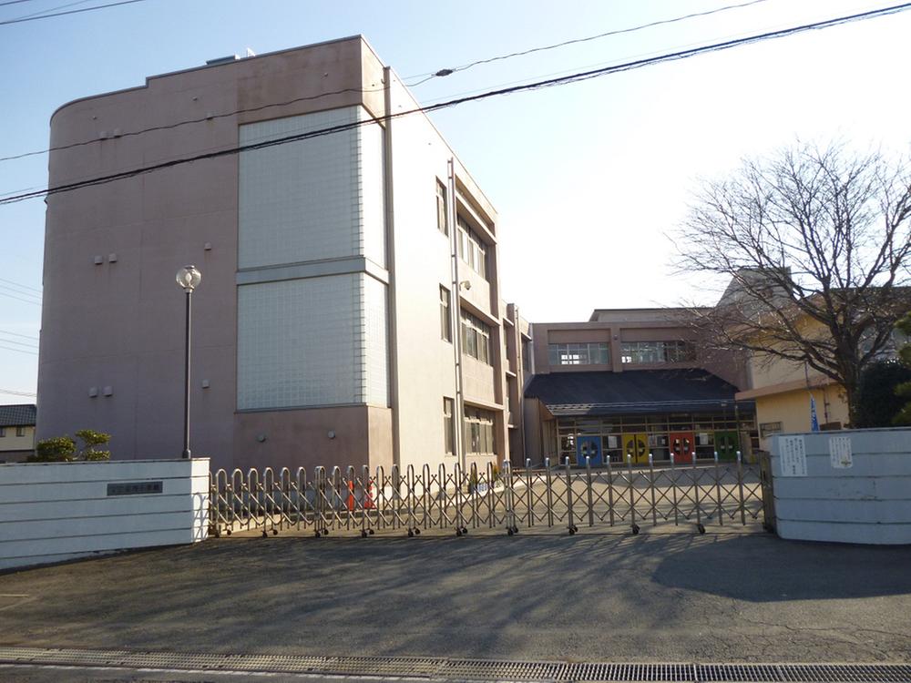 Primary school. 1500m to Sano Elementary School
