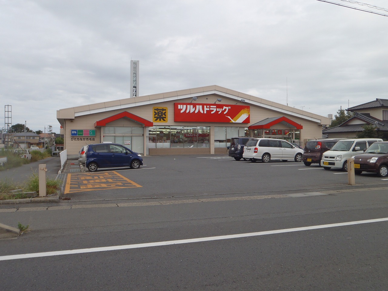 Dorakkusutoa. Tsuruha drag Ichige shop 880m until (drugstore)