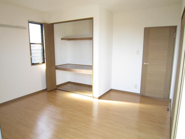 Living and room. Western-style 7 Pledge