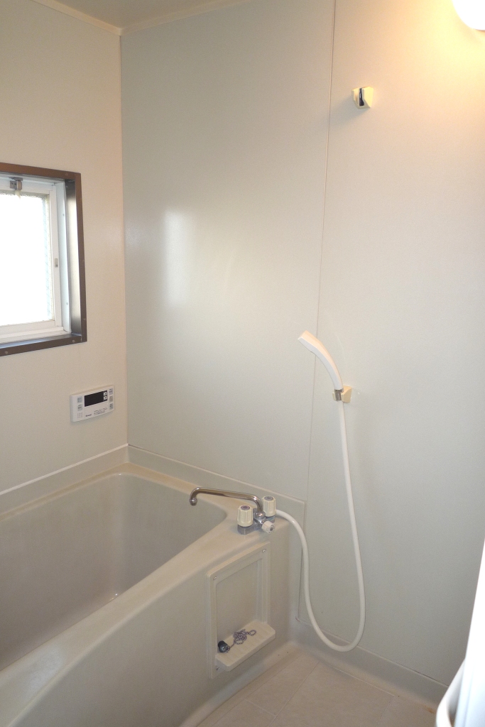 Bath. Reheating ・ With window