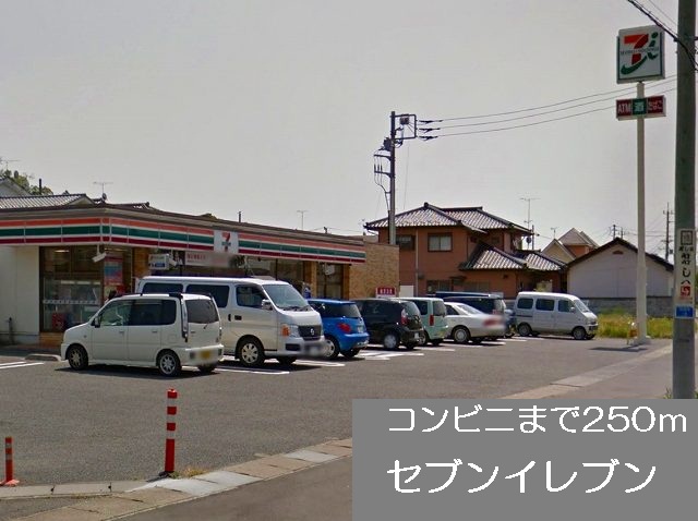 Convenience store. 250m to Seven-Eleven (convenience store)