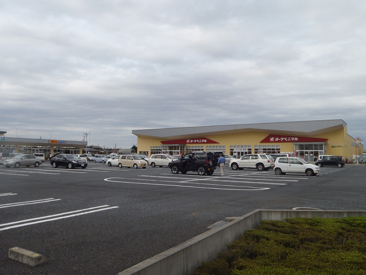 Supermarket. York-Benimaru Kadoya Tabiko Nishiten to (super) 1340m