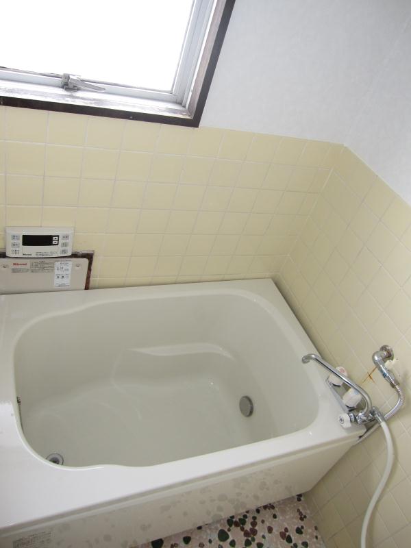 Bath. Add hot water 焚給 formula