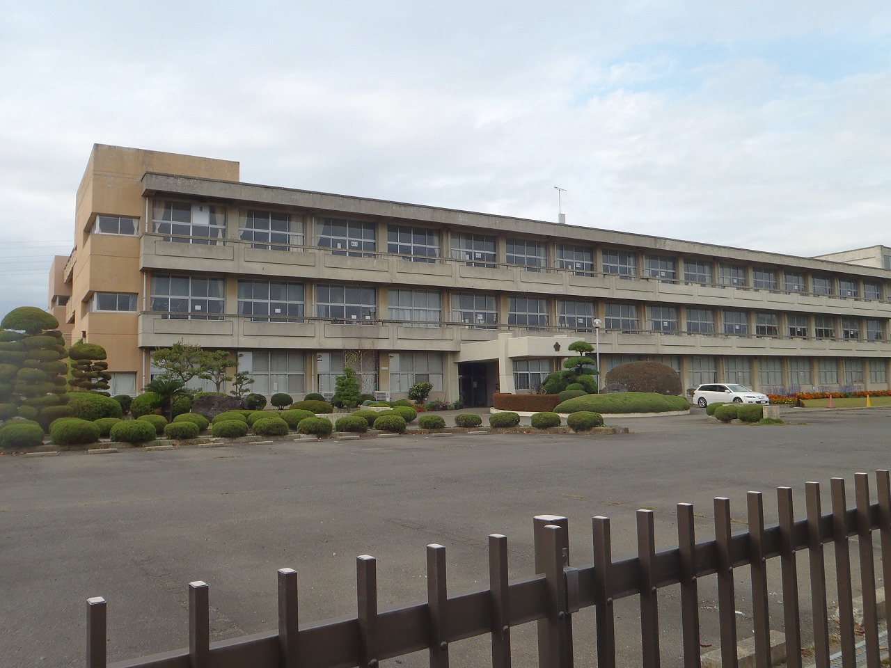 Primary school. Tabiko up to elementary school (elementary school) 760m