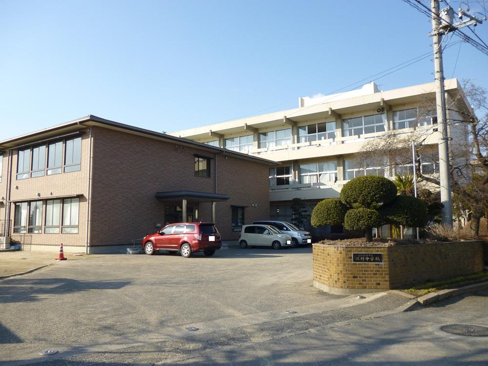 Junior high school. 3400m to Sano junior high school