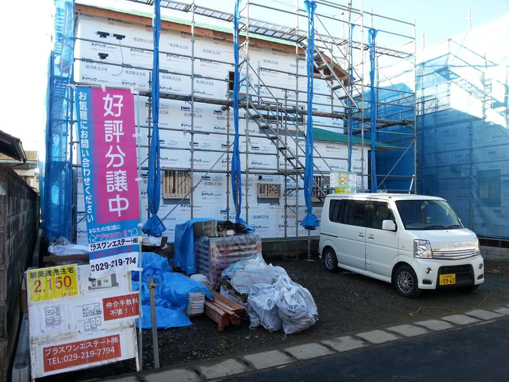 Local photos, including front road. 3 Building Exterior (2013 December 21 shooting)