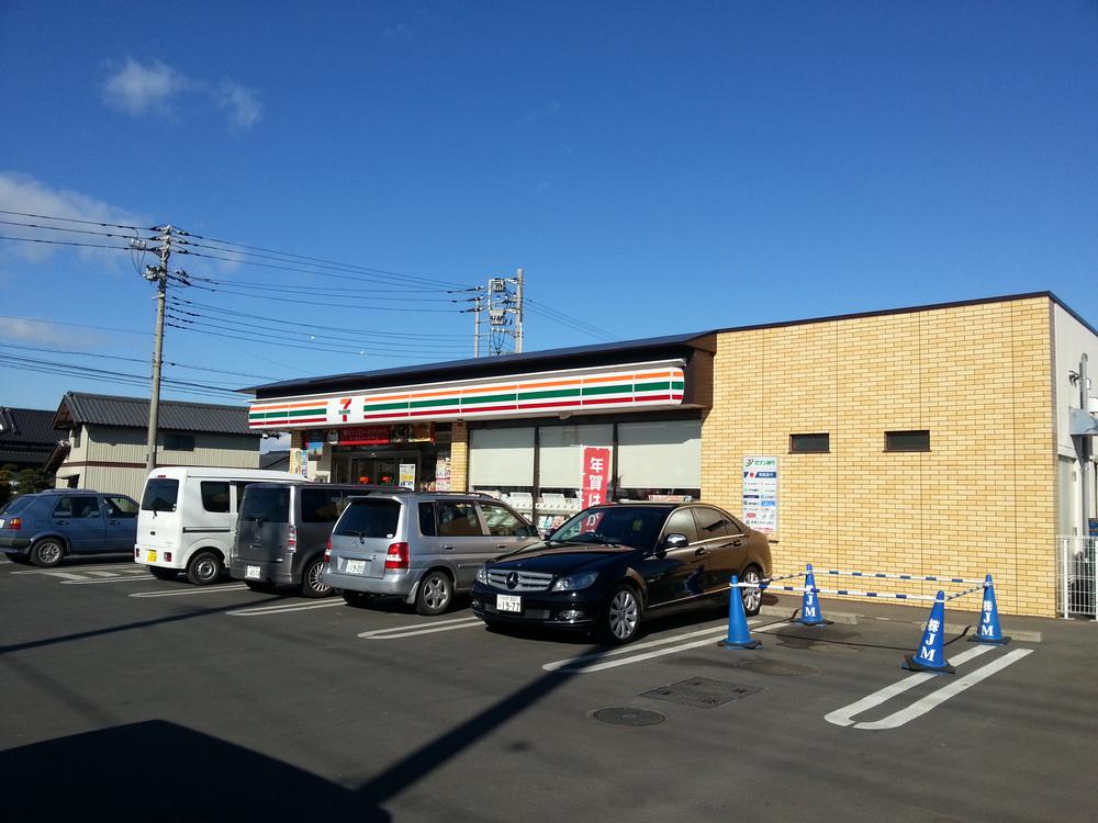 Convenience store. 500m to Seven-Eleven