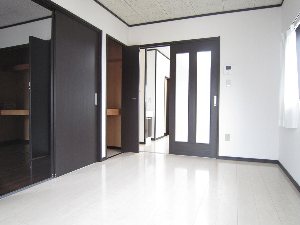 Other room space. Western-style 6 Pledge