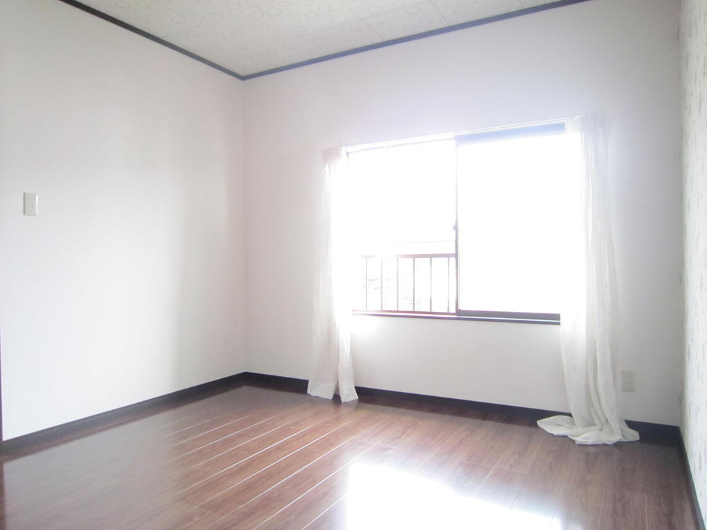 Living and room. Western-style 6 Pledge