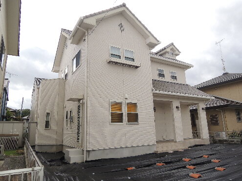 Building appearance. Nice stylish appearance in which the white tones