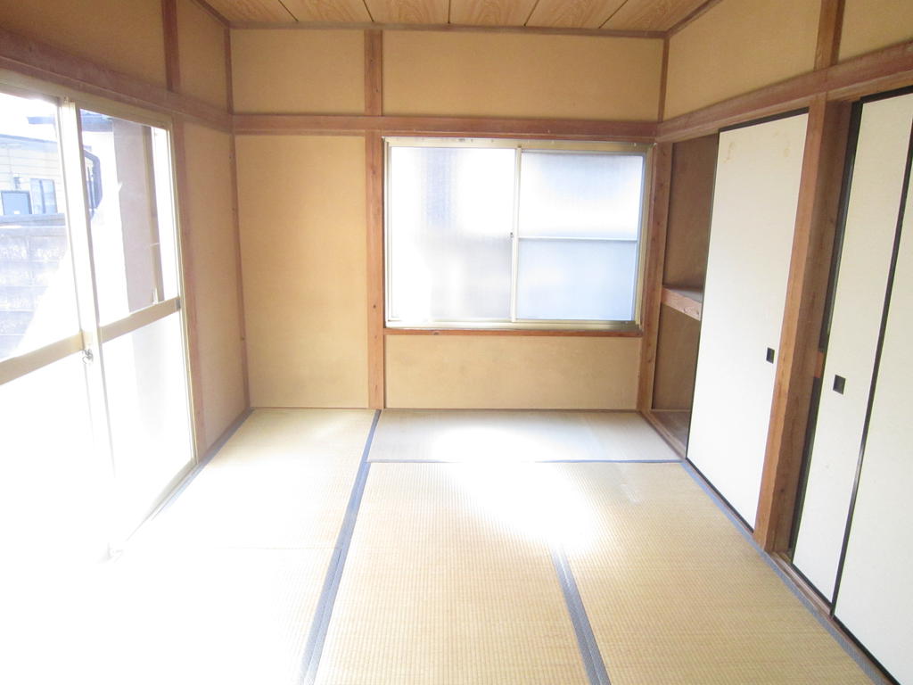 Living and room. Two-sided lighting