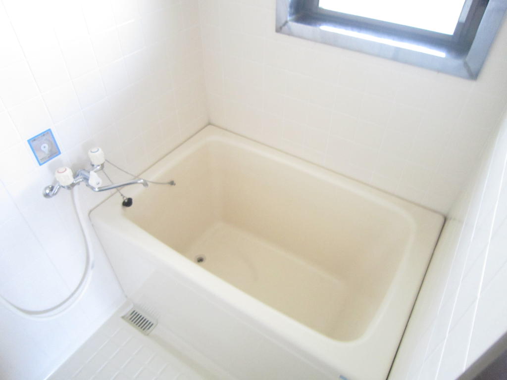 Bath. Yes window