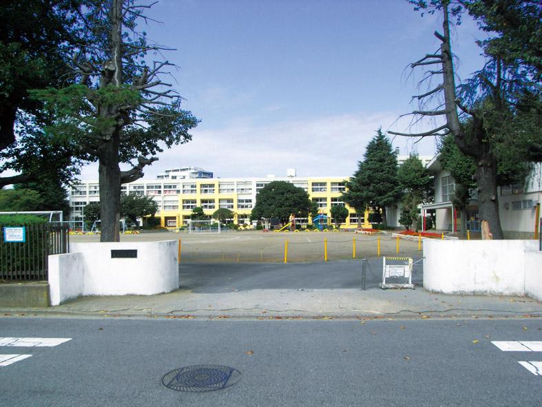Primary school. Higashiishikawa 800m up to elementary school