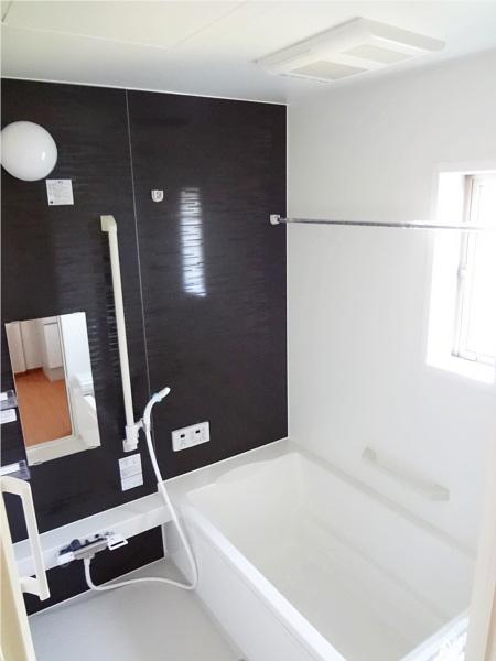 Same specifications photo (bathroom)