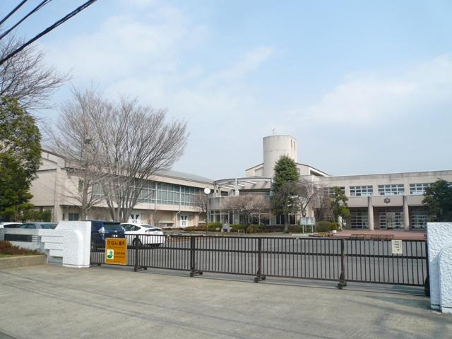 Junior high school. Chinami 2320m until junior high school