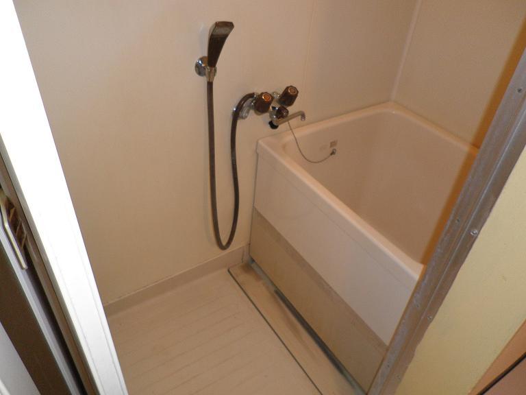 Bathroom. 102