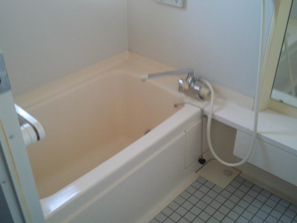 Bathroom. Indoor (12 May 2011) Shooting
