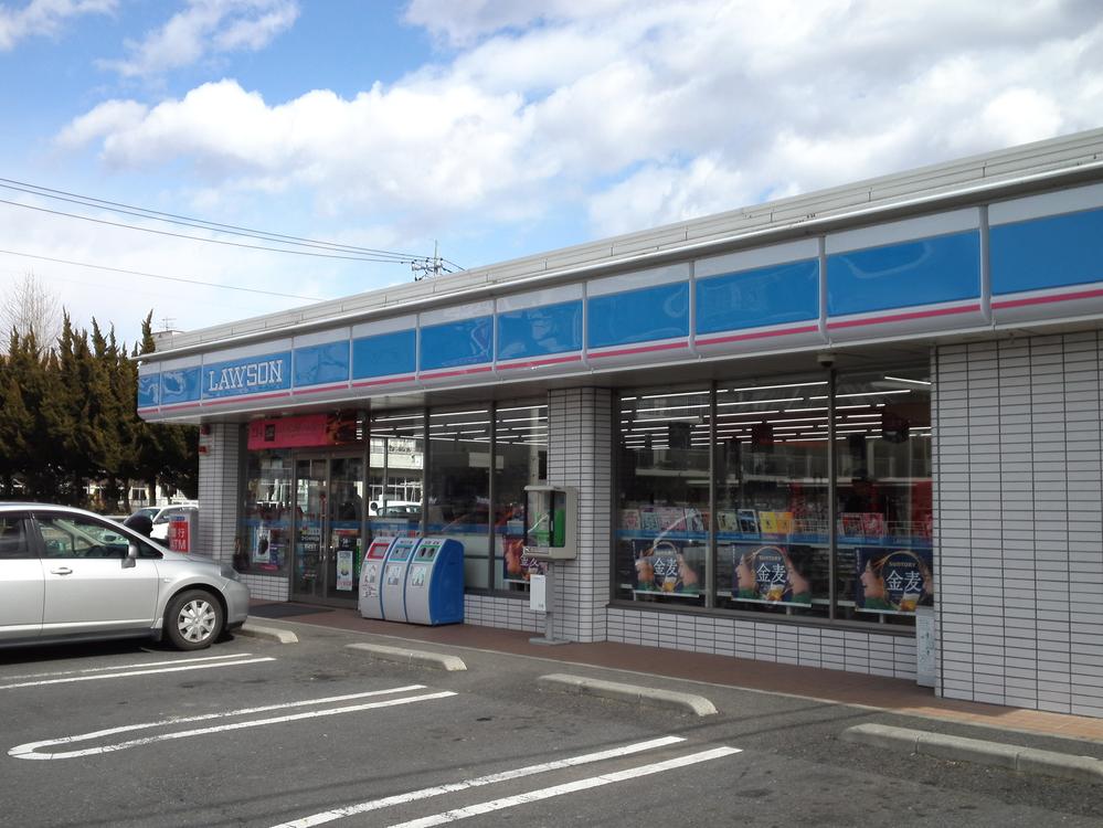 Convenience store. 830m to Lawson