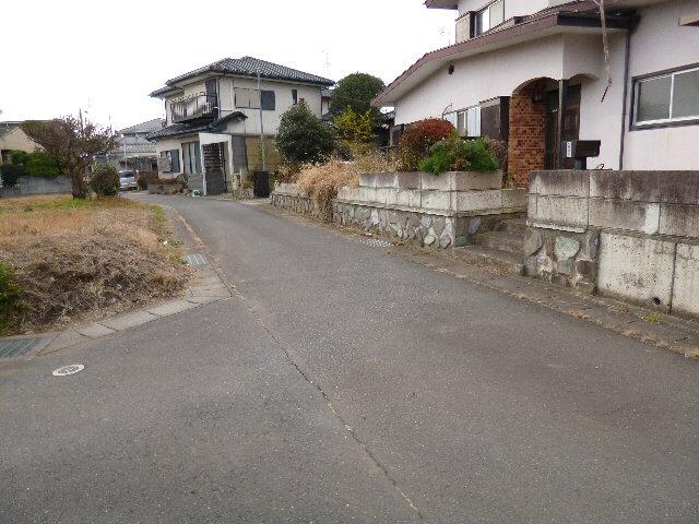 Local photos, including front road. Local (11 May 2013) Shooting