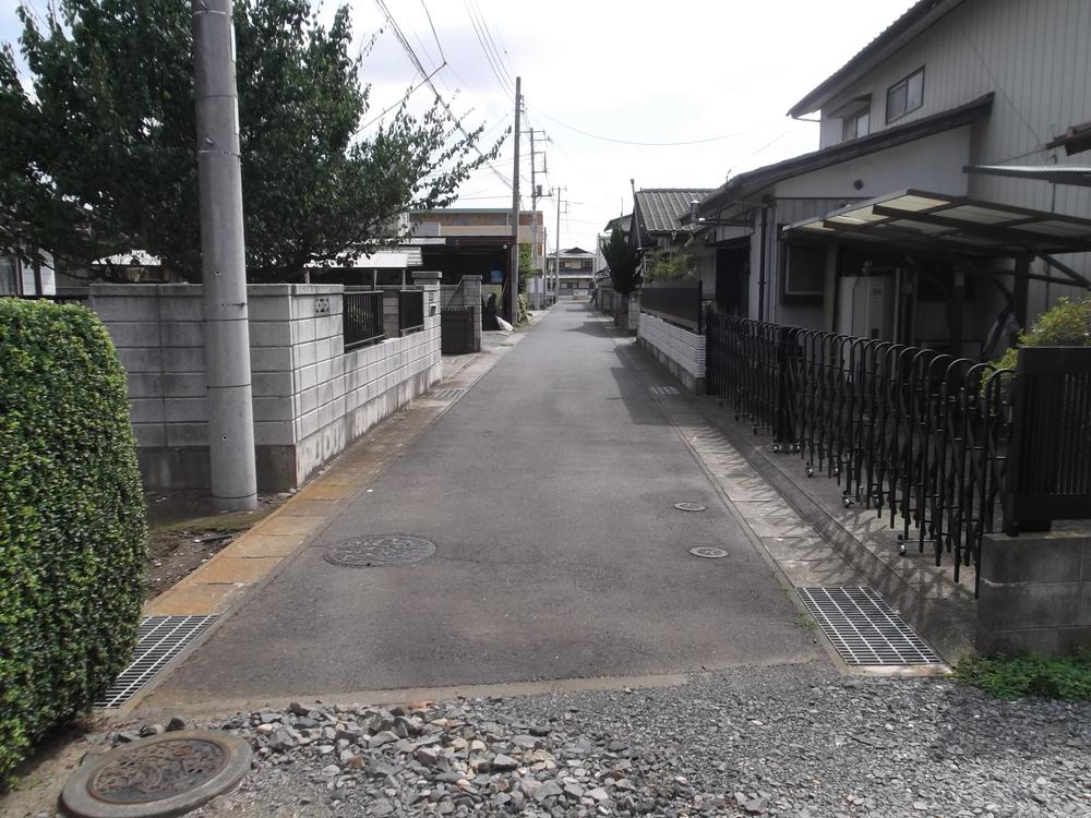Local photos, including front road. 4m is the road. 