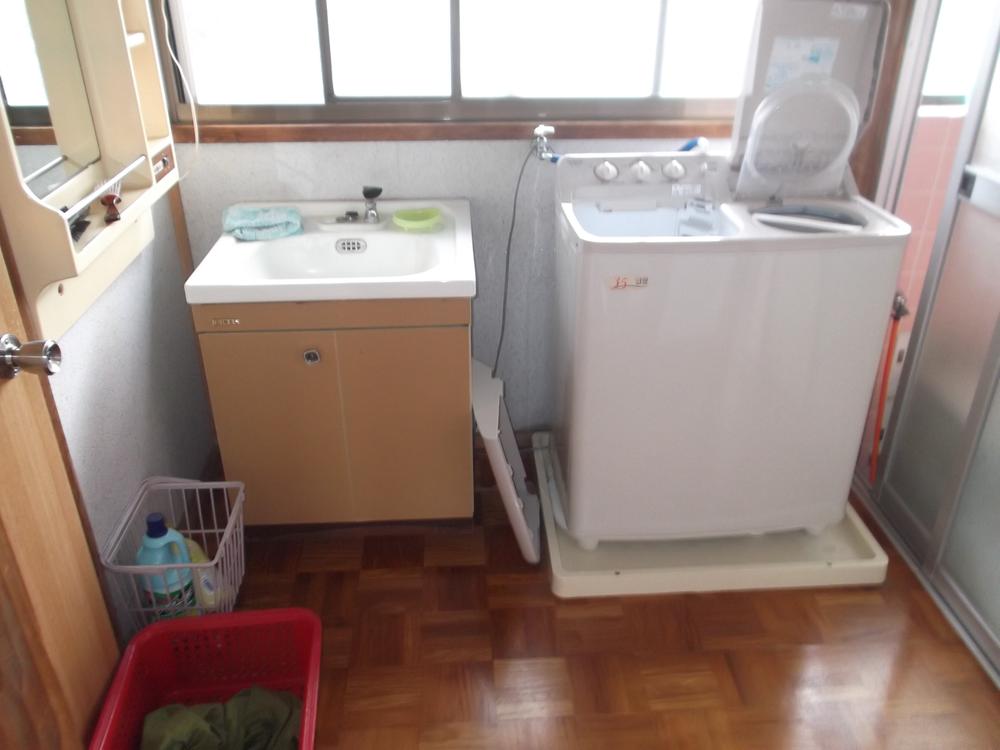 Wash basin, toilet. It is the washroom. 