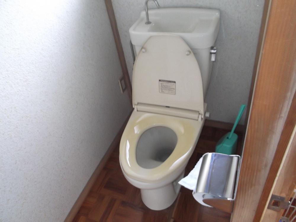 Toilet. Toilet. 
