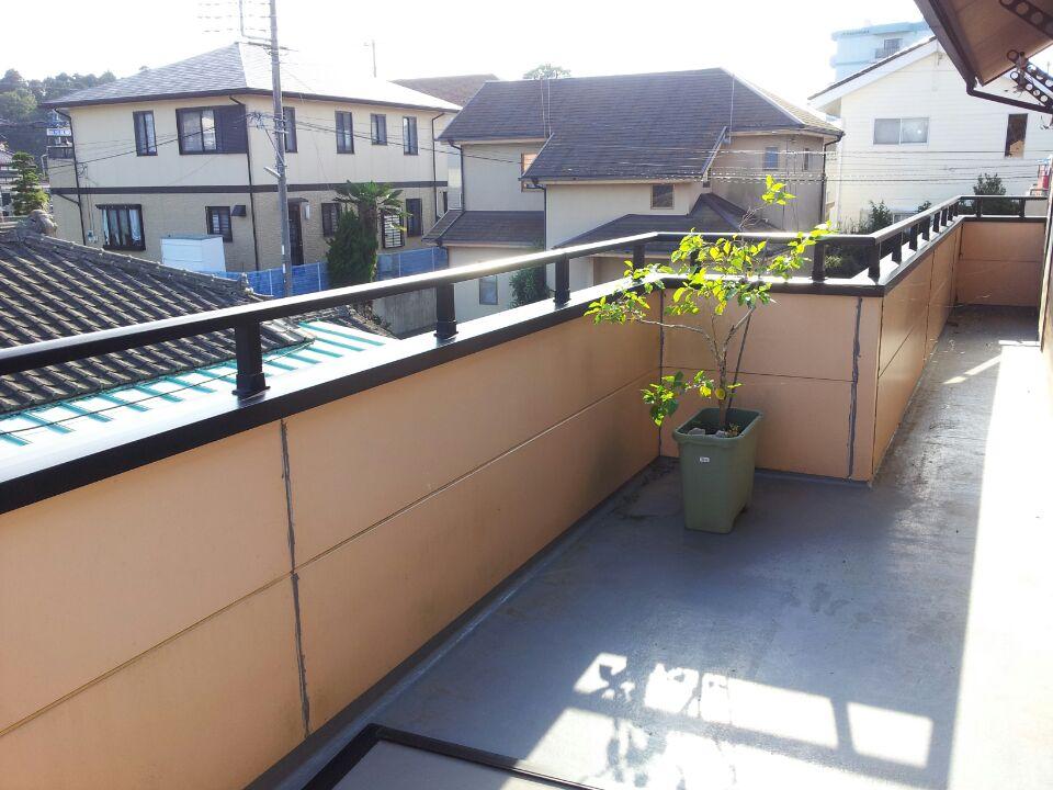Balcony. Spacious balcony