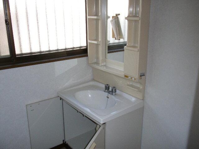 Wash basin, toilet