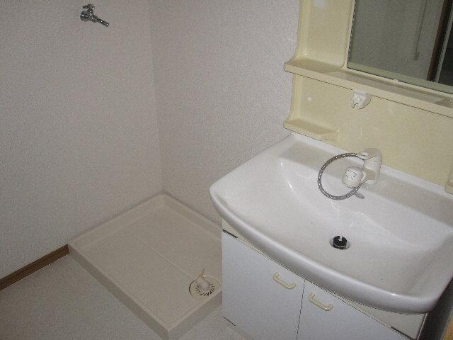 Wash basin, toilet
