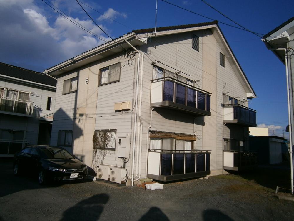 Local appearance photo. 3-story building B