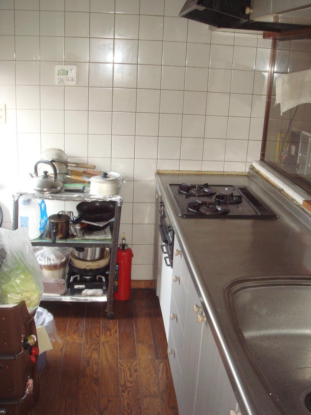 Kitchen. Indoor (07 May 2013) Shooting