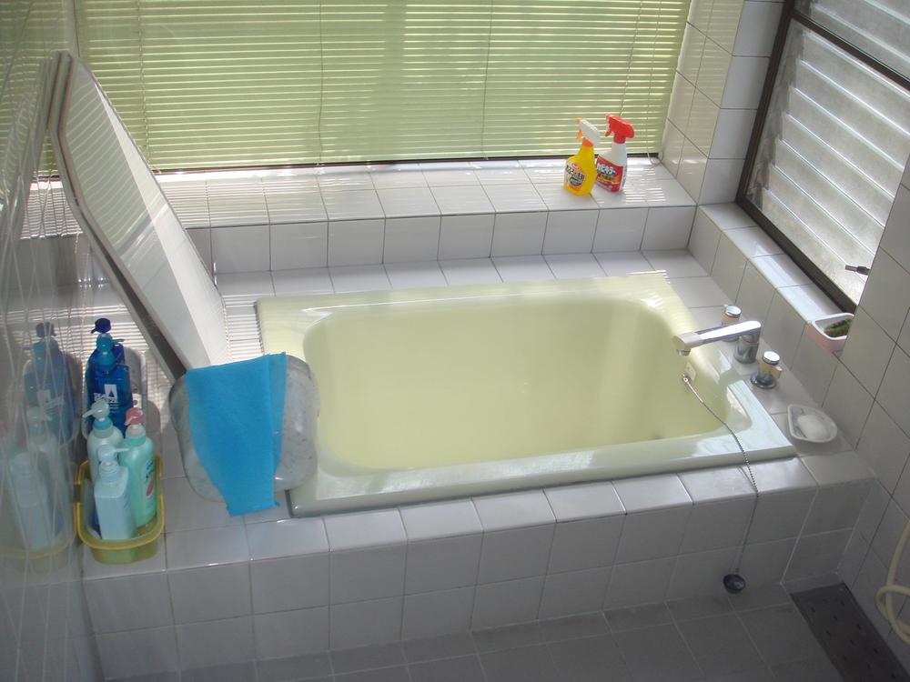 Bathroom. Indoor (07 May 2013) Shooting