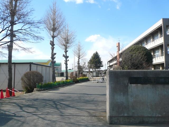 Junior high school. Midorioka 810m until junior high school