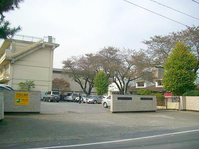 Primary school. 1823m to Mito Municipal Tokiwa Elementary School