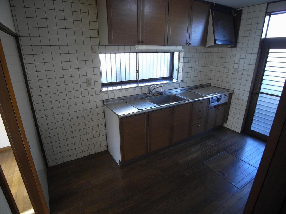 Kitchen. Indoor (12 May 2013) Shooting