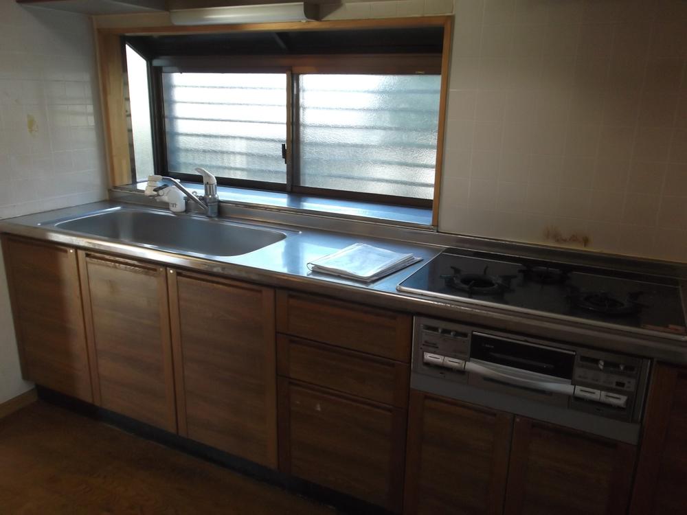 Kitchen. Large kitchen space.