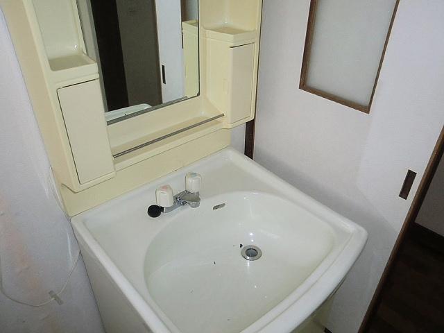Wash basin, toilet