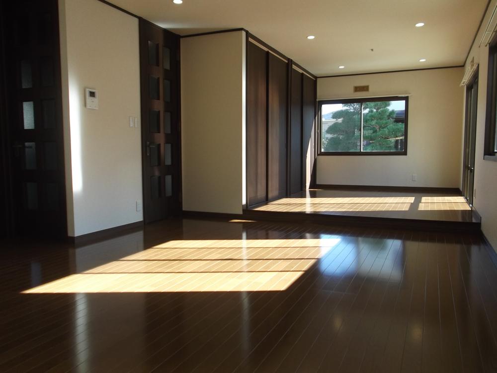 Living. Day good, Spacious living room. It is currently in interior renovation.