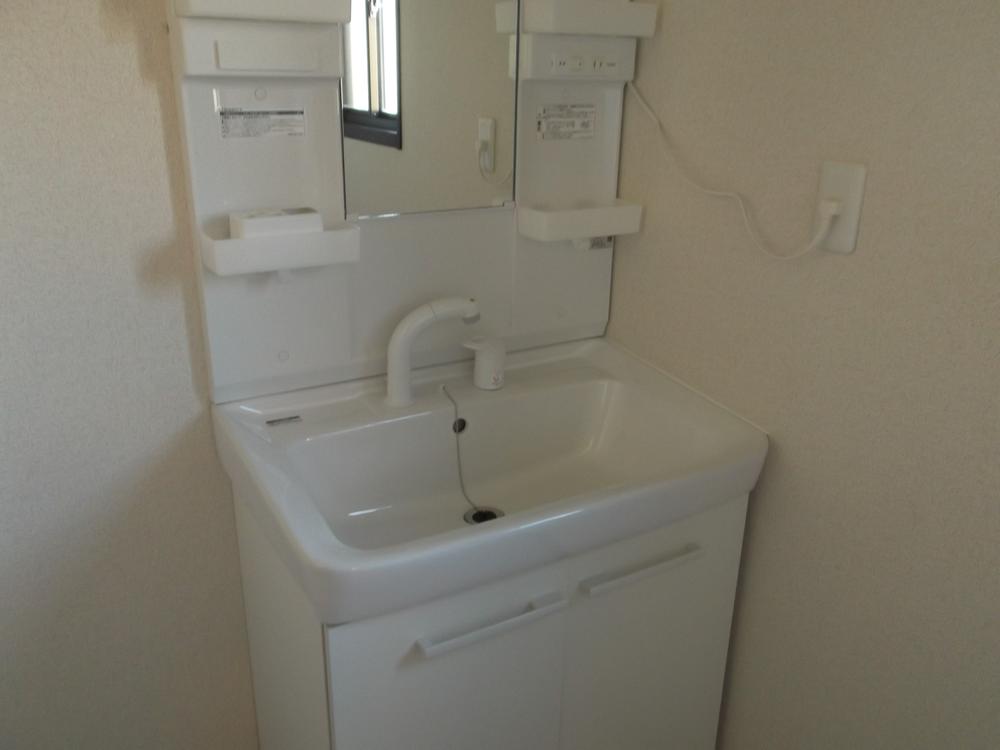 Wash basin, toilet. It is already washstand exchange.