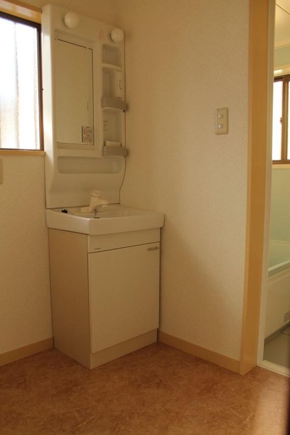 Wash basin, toilet