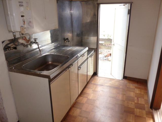 Kitchen. Indoor (11 May 2013) Shooting